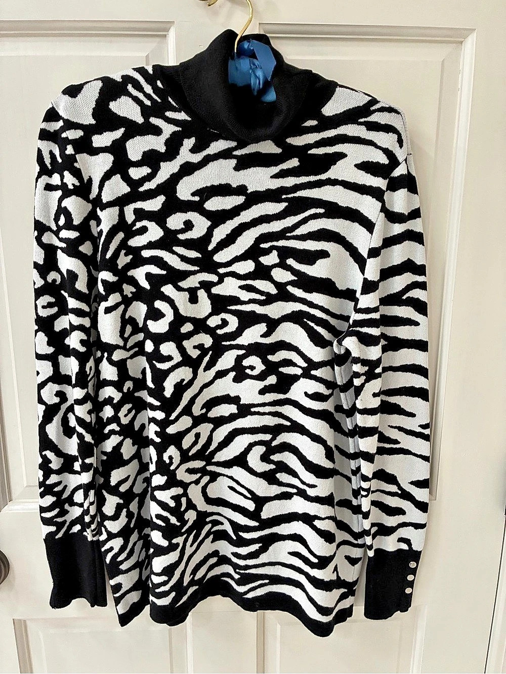 Chico's Animal Print Sweater in Black & White Size Medium